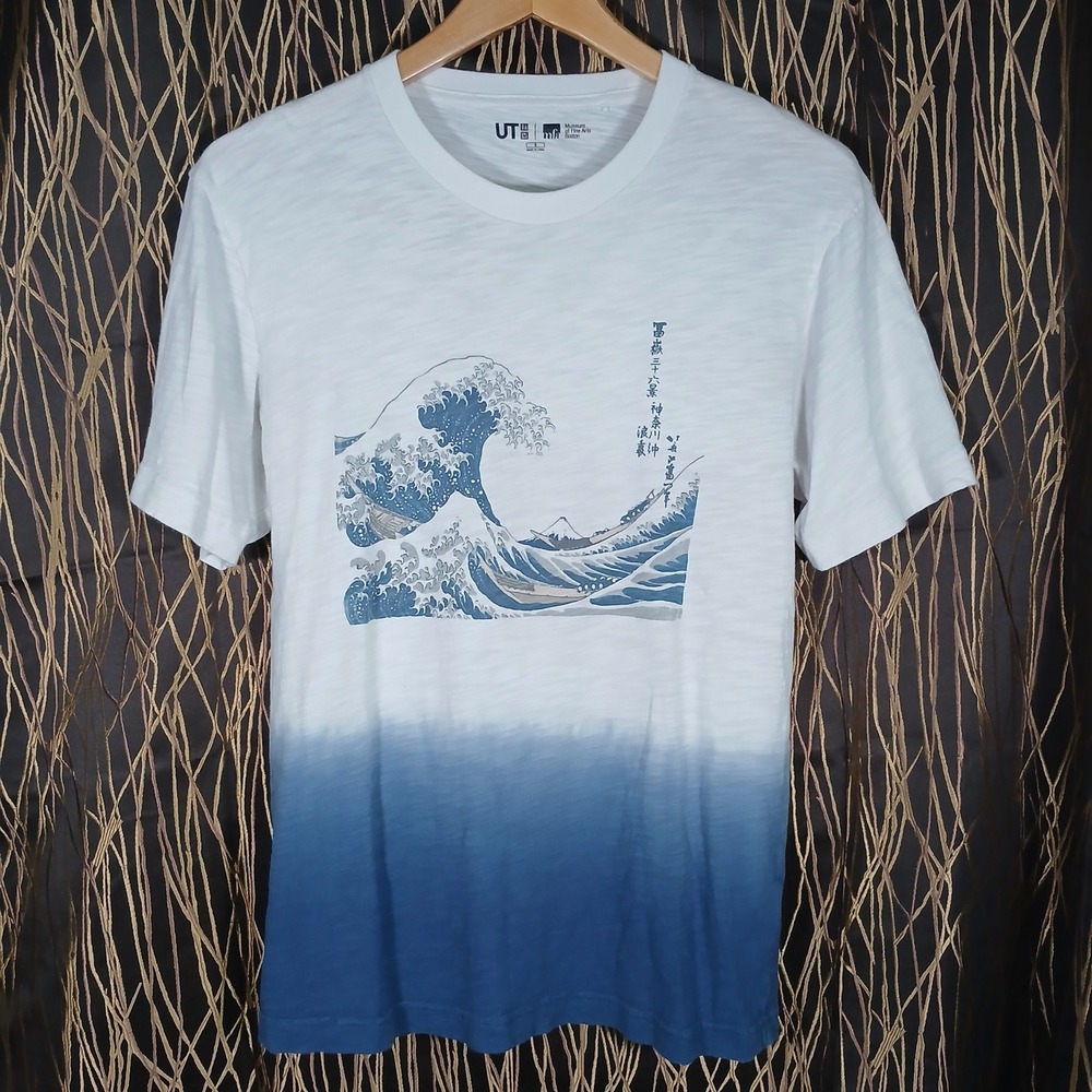 Uniqlo UT T-Shirt Mens Small White Blue Hokusai Great Wave MFA Boston Dip Dye